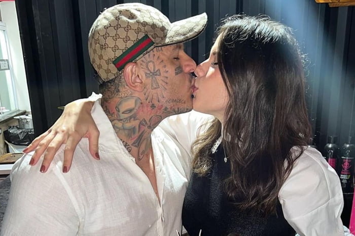 Toguro beija a mulher, Nara Paraguaia - Metrópoles