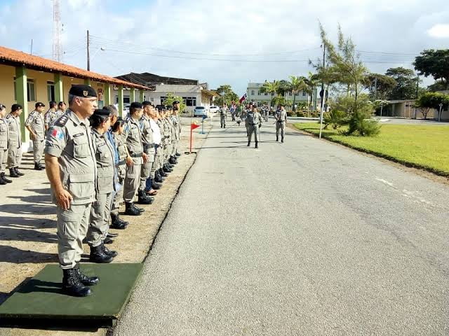 Imagem colorida de policiais militares cadetes - Metrópoles