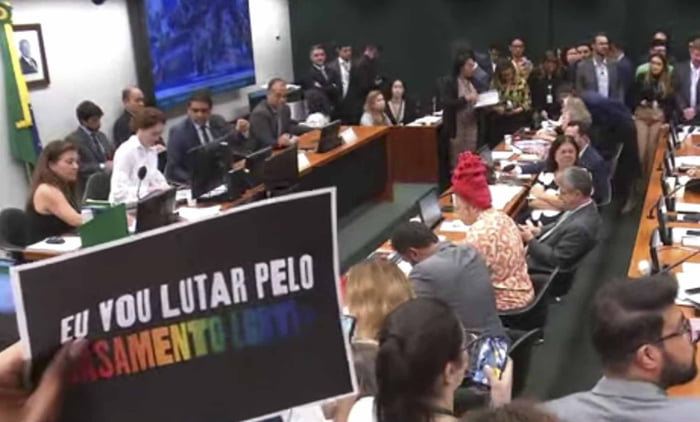 Comissão vota PL contrário ao casamento homoafetivo camara dos deputados - Metrópoles