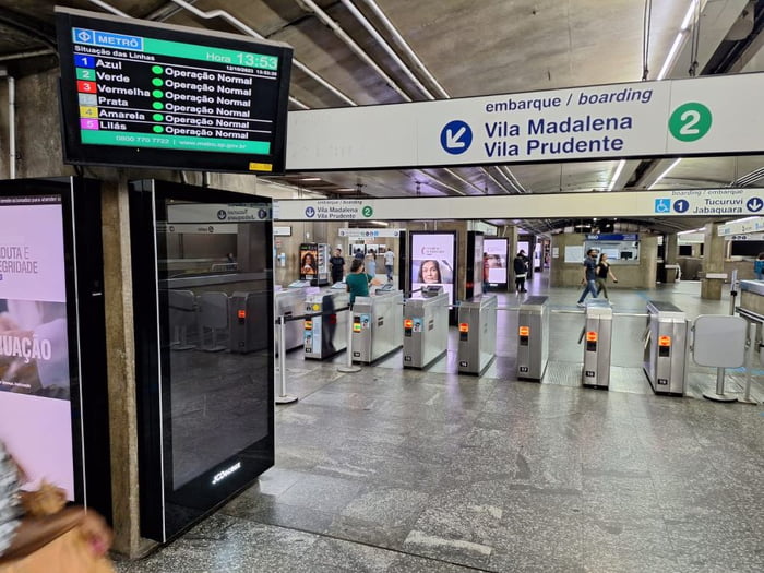 Imagem mostra estação do metrô - Metrópoles