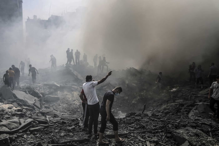 Edifícios destruídos após os ataques aéreos israelenses. Combates entre as tropas israelenses e os militantes islâmicos do Hamas continuam pelas ruas da cidade – Metrópoles
