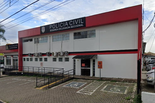 Imagem colorida de fachada da 2ª Delegacia Seccional de Campinas - Metrópoles