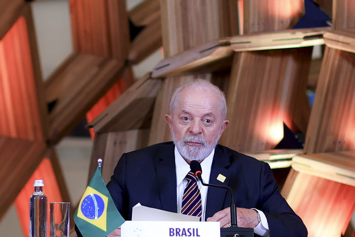 Presidente Lula, durante cúpula do Mercosul, defendeu a paz entre Venezuela e Guiana, com escalada de tensão na região de Essequibo