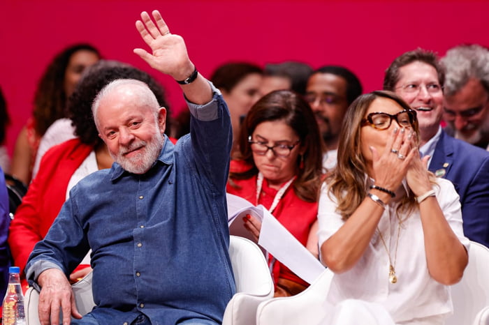 Imagem de Lula e Janja na Conferência Eleitoral do PT