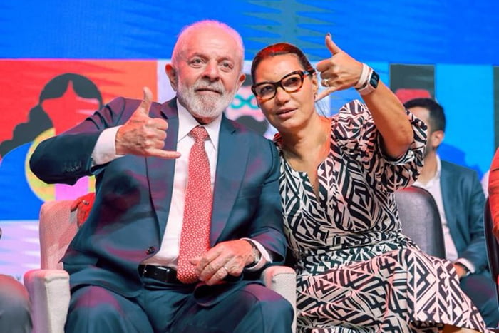 Foto colorida do presidente, Lula, e a primeira-dama, Janja, na 4ª Conferência Nacional de Juventude - Metrópoles