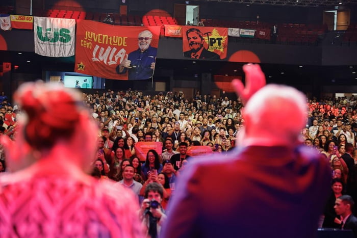 Foto colorida do presidente Lula na 4ª Conferência Nacional de Juventude - Metrópoles
