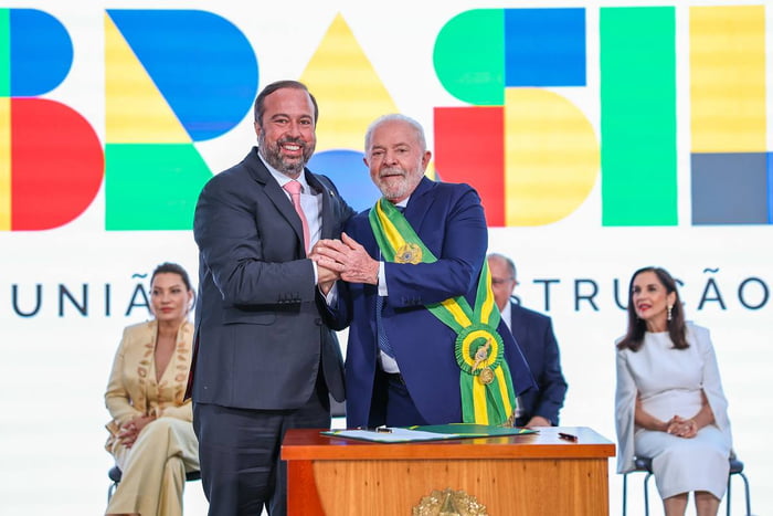Foto colorida de Lula e Alexandre Silveira - Metrópoles