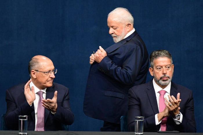 imagem colorida de Lula, Alckmin e Lira na PGR - Metrópoles