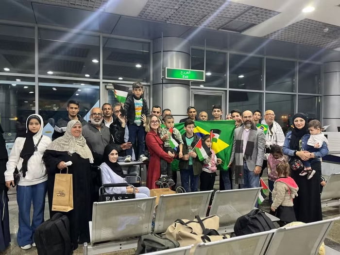 imagem colorida terceiro grupo de repatriados de gaza