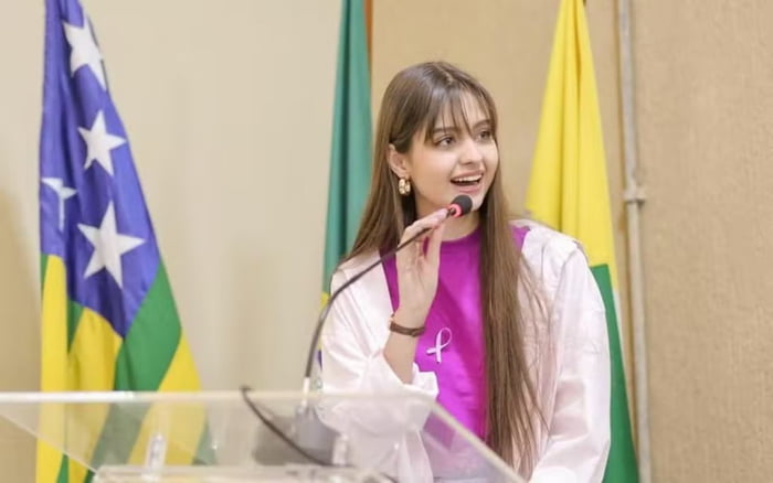 imagem colorida estudante representa brasil em conferencia onu