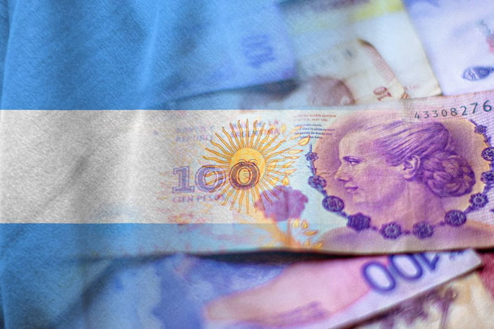 Imagem de uma cédula de 100 pesos argentinos - Metrópoles