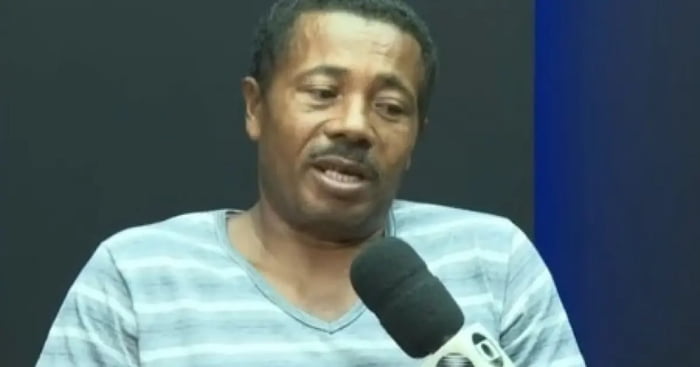 Imagem do dono da embarcação que naufragou na Bahia, dando uma entrevista - Metrópoles