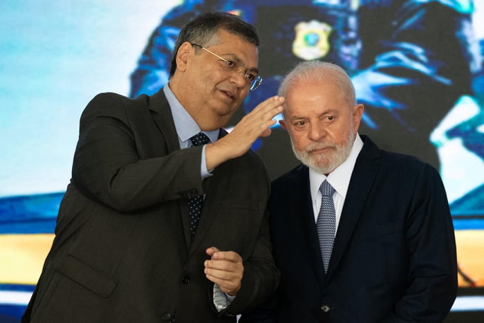 Flávio Dino e Lula em coletiva de imprensa - Metrópoles