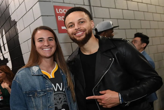 Curry e Ionescu antes de um evento da NBA