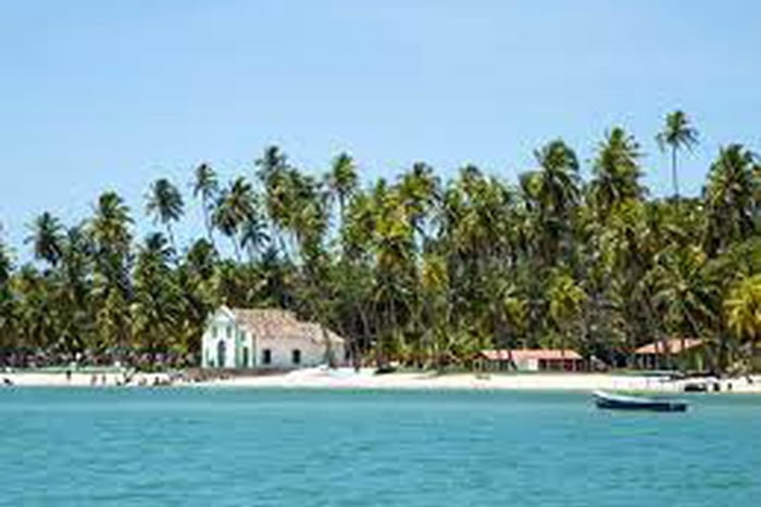 Imagem colorida de praia no litoral sul de Pernambuco - Metrópoles