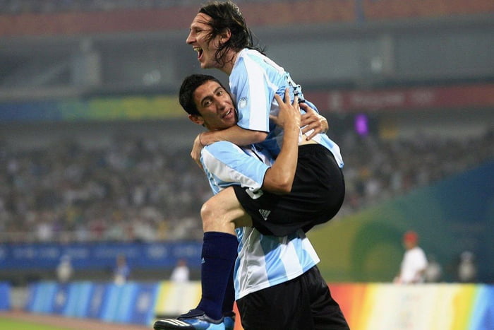 Messi e Di María comemoram título da Argentina em 2008