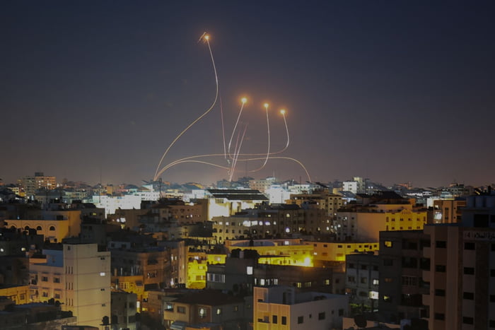 Imagem colorida mostra sistem de defesa antimísseis em Israel - Metrópoles