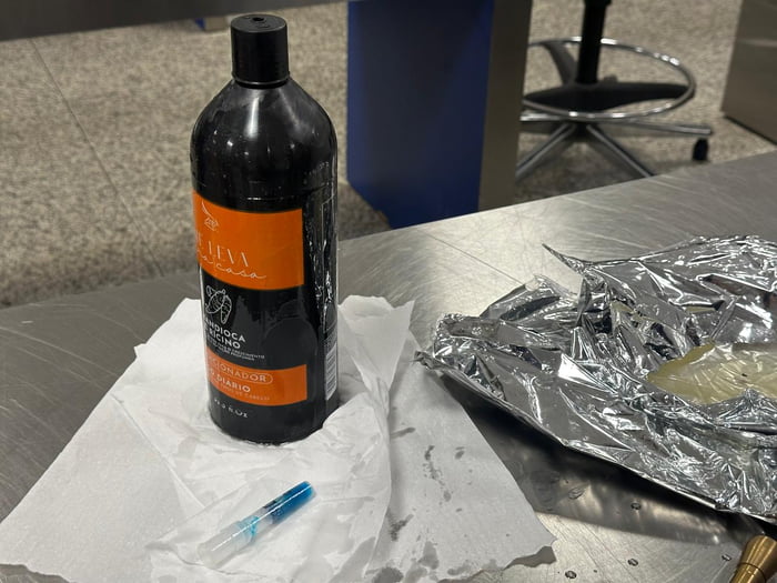 Cocaína líquida disfarçada de shampoo é apreendida no Aeroporto JK