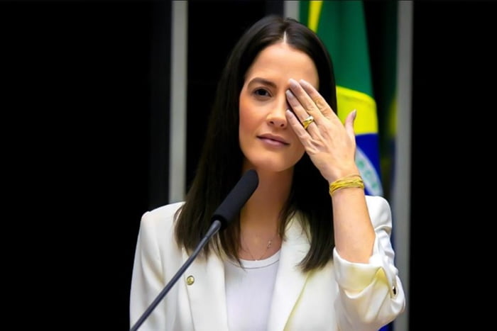 Sem alta prevista, deputada Amália Barros segue na UTI em estado grave |  Metrópoles