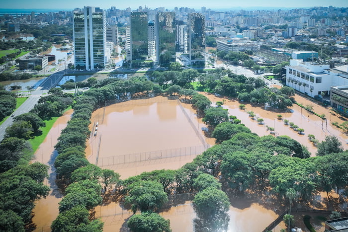 Vista área de Porto Alegre após inundação do Rio Guaíba - Metrópoles