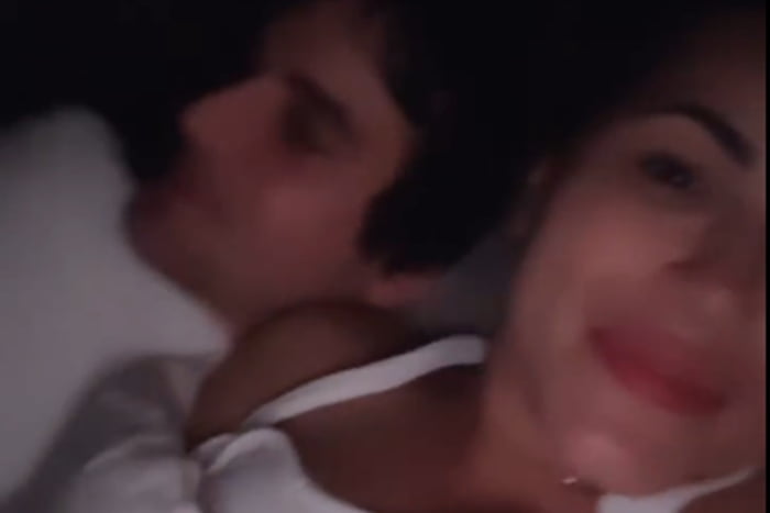 Print de um vídeo de Deolane Bezerra e Fiuk - Metrópoles