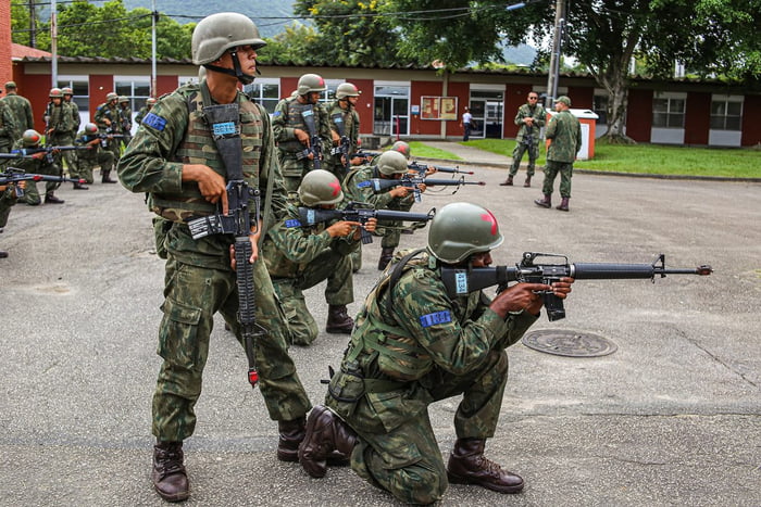 Foto colorida do curso de formação para soldados dos Fuzileiros Navais - Metrópoles