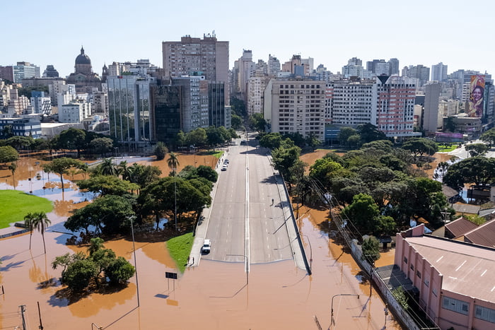 Fotos gerais enchentes, Av Loureiro da Silva, CAFF e região no Rio Grande do Sul (RS) - Metrópoles