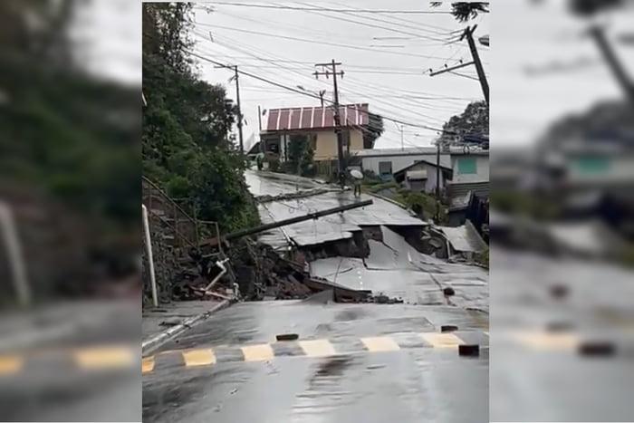 Rua Henrique Bertoluci após chuvas - Metrópoles