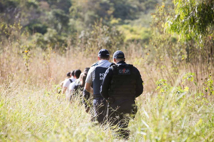 Corpo da Cleonice encontrado no incra 9 vitima do Lázaro Barbosa policiais procuram o maniaco do goiás crime assassino 39
